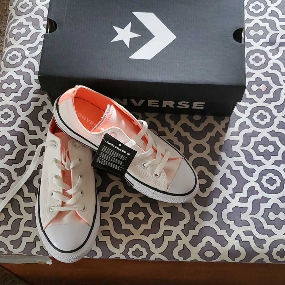 Converse - Picture 2 of 3